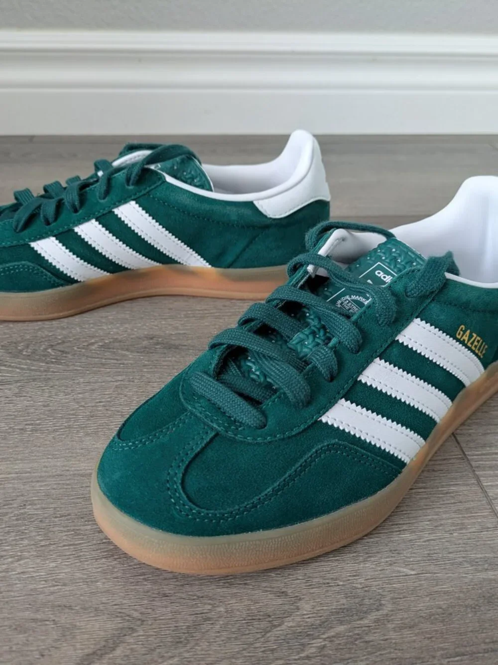 Gazelle Indoor Shoes Green & White (Womens 6.5 / Kids 5.5) w/ Box - Picture 2 of 6